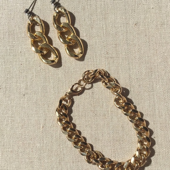 Gold chain link earrings & bracelet set OFFERS WELCOME - Picture 4 of 5